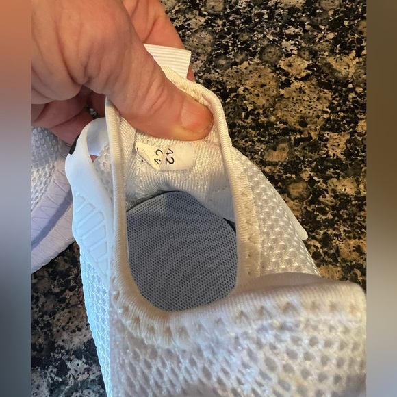 Designed 2020 ladies walking sneaker size 11 excellent condition feather light - Picture 7 of 10